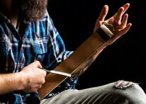 affilare rasoio a mano libera
